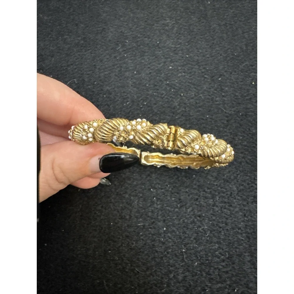 Vintage Signed Hattie Carnegie Vintage Gold Tone Bangle Bracelet Milk Glass ASIS